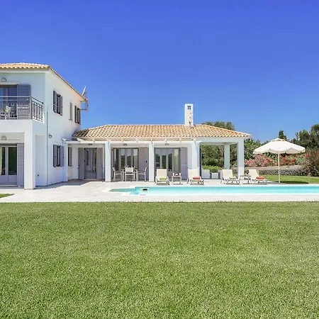 Sleeps 4 Pool Air Con Wifi * Kaligata