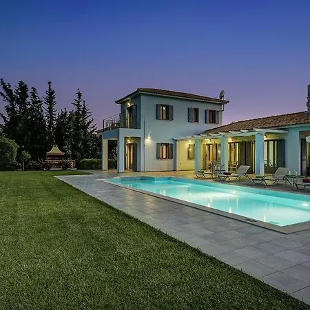 Sleeps 4 Pool Air Con Wifi Вилла