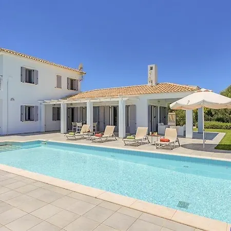 Sleeps 4 Pool Air Con Wifi Kaligata