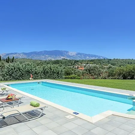 Sleeps 4 Pool Air Con Wifi Kaligata